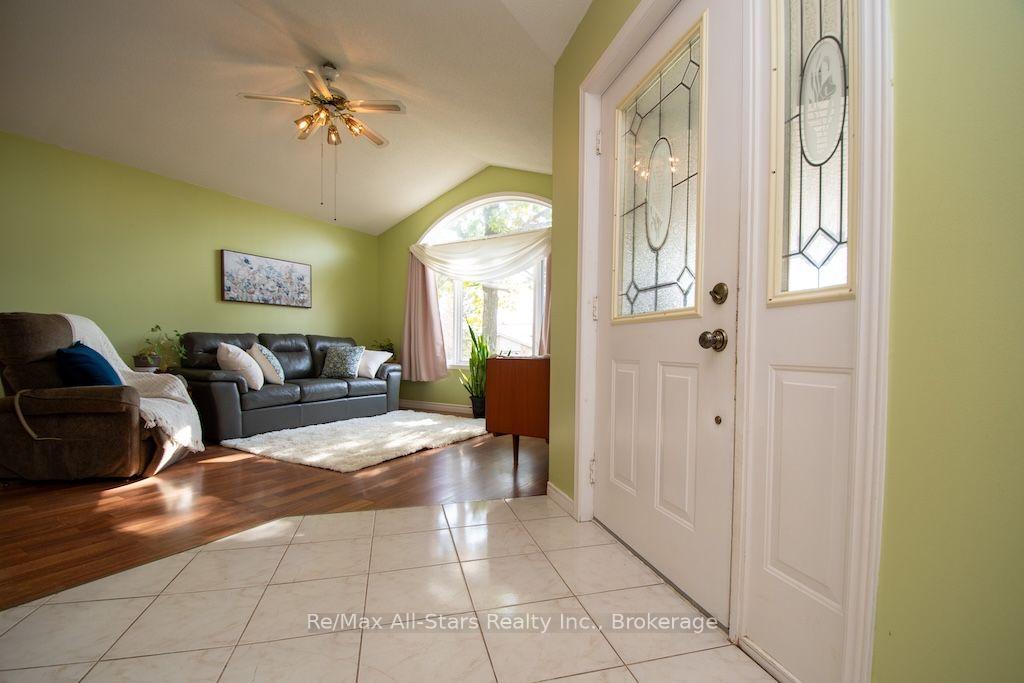 Photo 6 of 41 Cedartree Lane, Kawartha Lakes, Bobcaygeon — HOMEH