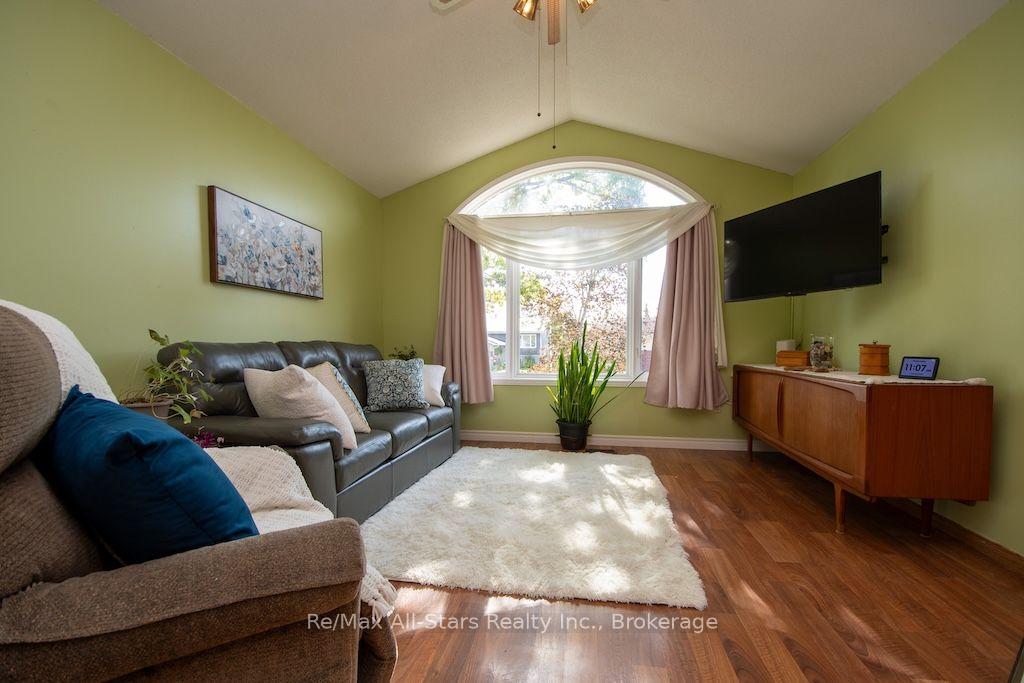 Photo 8 of 41 Cedartree Lane, Kawartha Lakes, Bobcaygeon — HOMEH