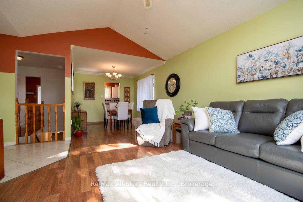 Photo 9 of 41 Cedartree Lane, Kawartha Lakes, Bobcaygeon — HOMEH