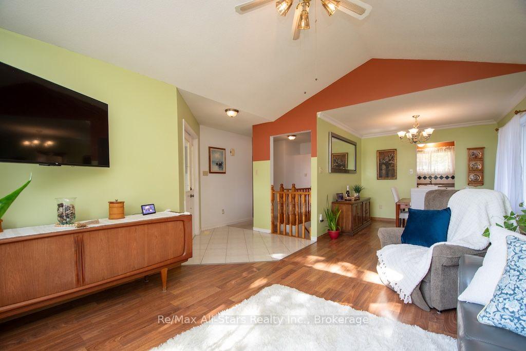 Photo 10 of 41 Cedartree Lane, Kawartha Lakes, Bobcaygeon — HOMEH