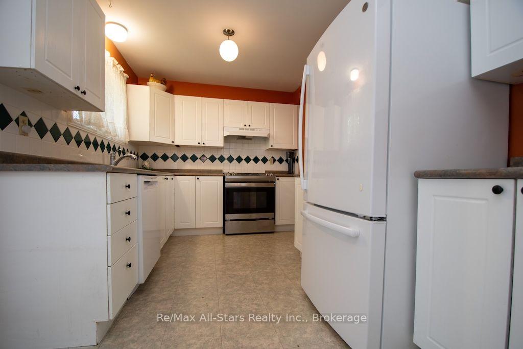 Photo 15 of 41 Cedartree Lane, Kawartha Lakes, Bobcaygeon — HOMEH