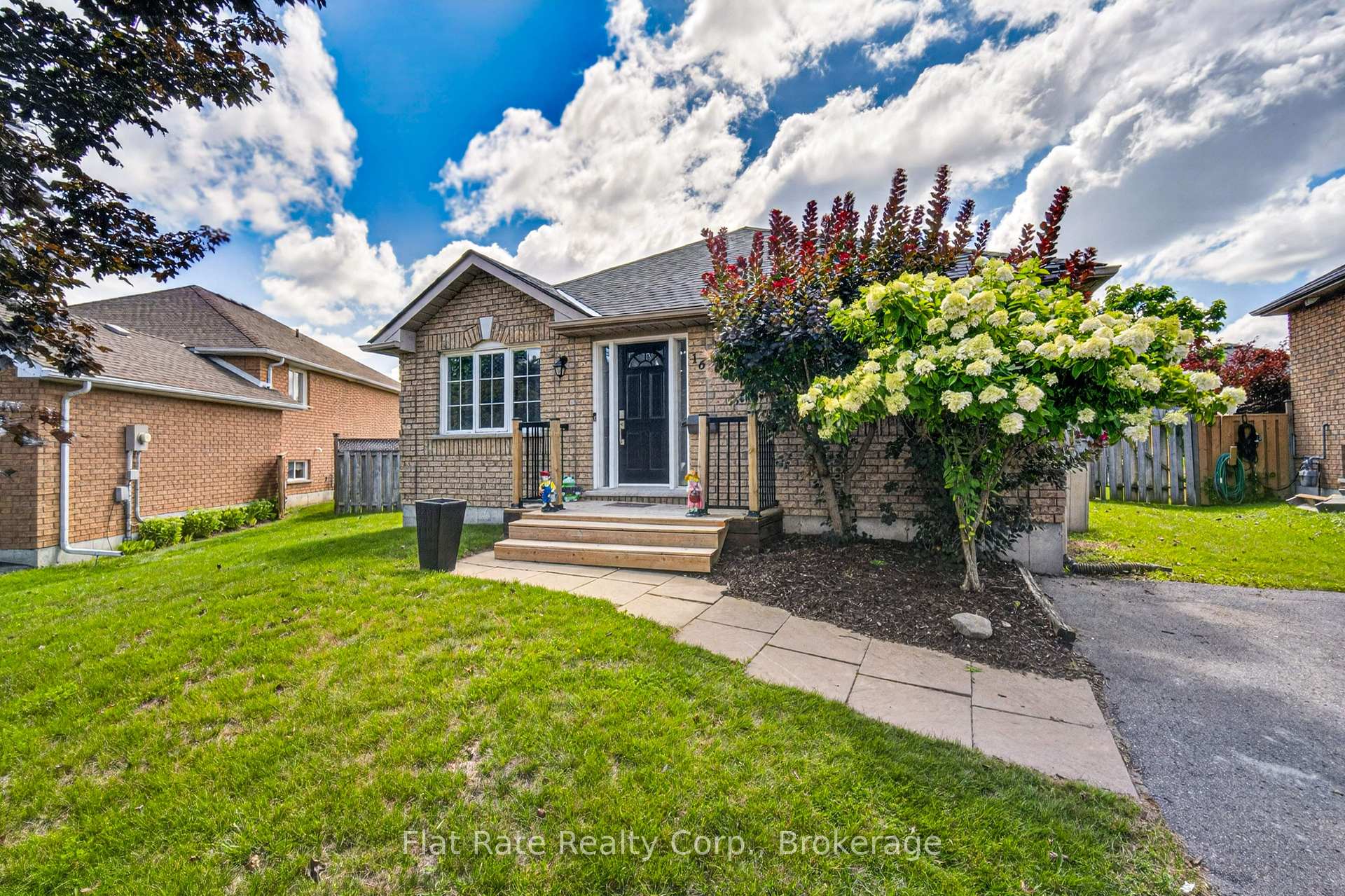 Photo 2 of 16 Ferguson Place, Peterborough, Northcrest Ward 5 — HOMEH
