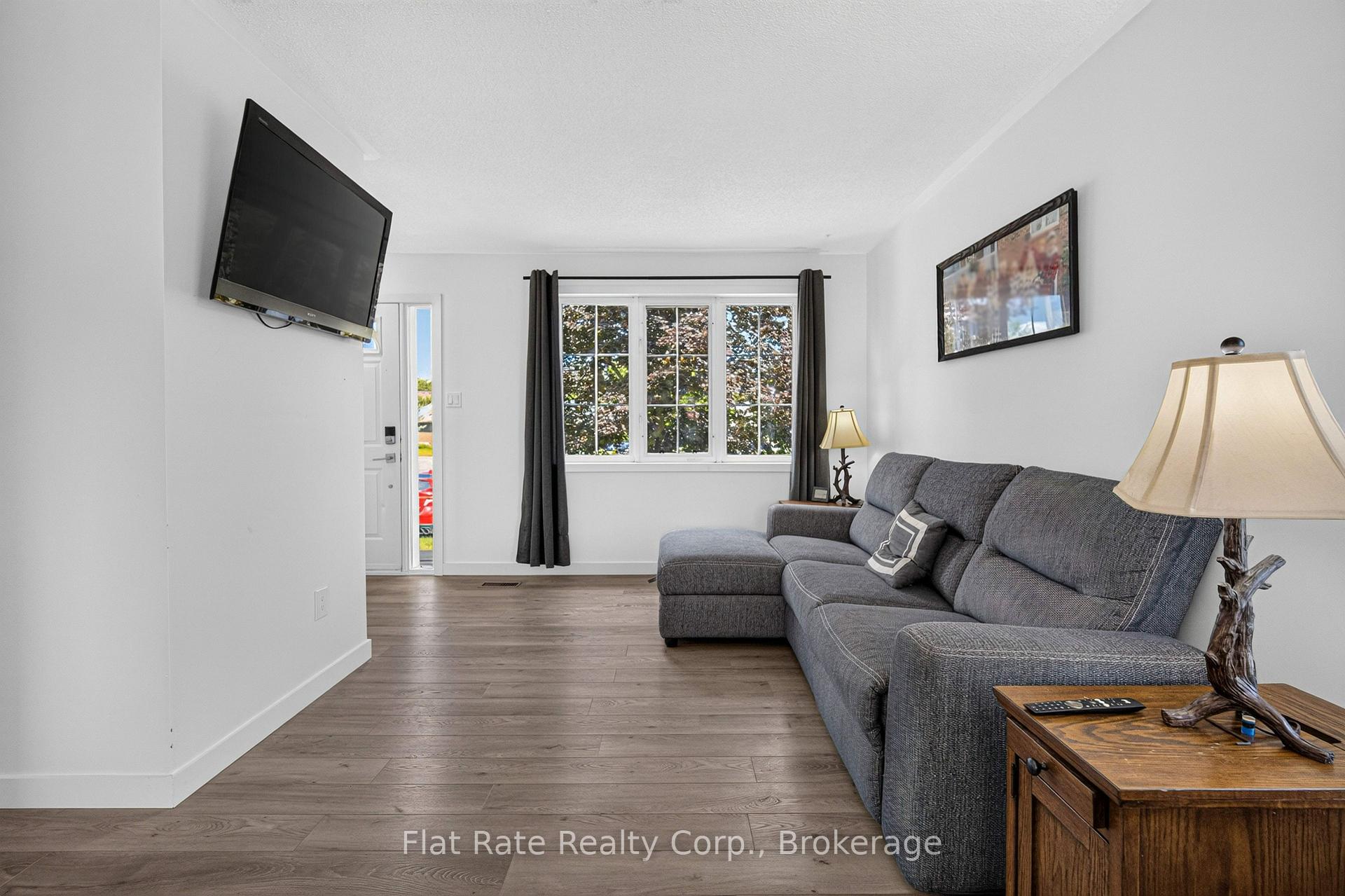 Photo 6 of 16 Ferguson Place, Peterborough, Northcrest Ward 5 — HOMEH