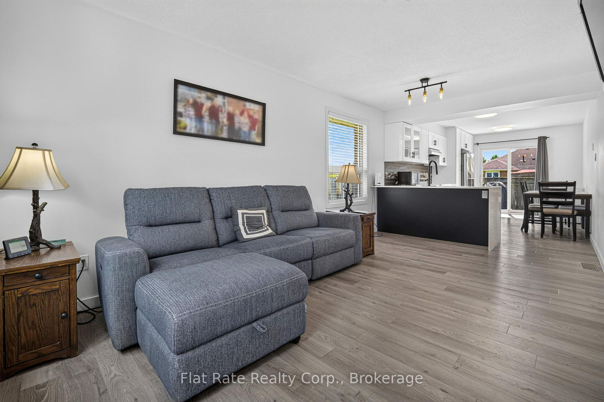 Photo 5 of 16 Ferguson Place, Peterborough, Northcrest Ward 5 — HOMEH