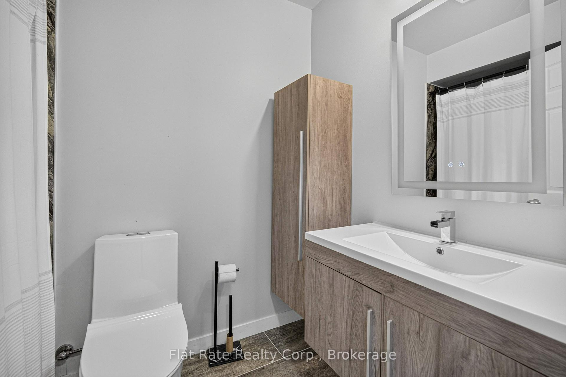 Photo 12 of 16 Ferguson Place, Peterborough, Northcrest Ward 5 — HOMEH