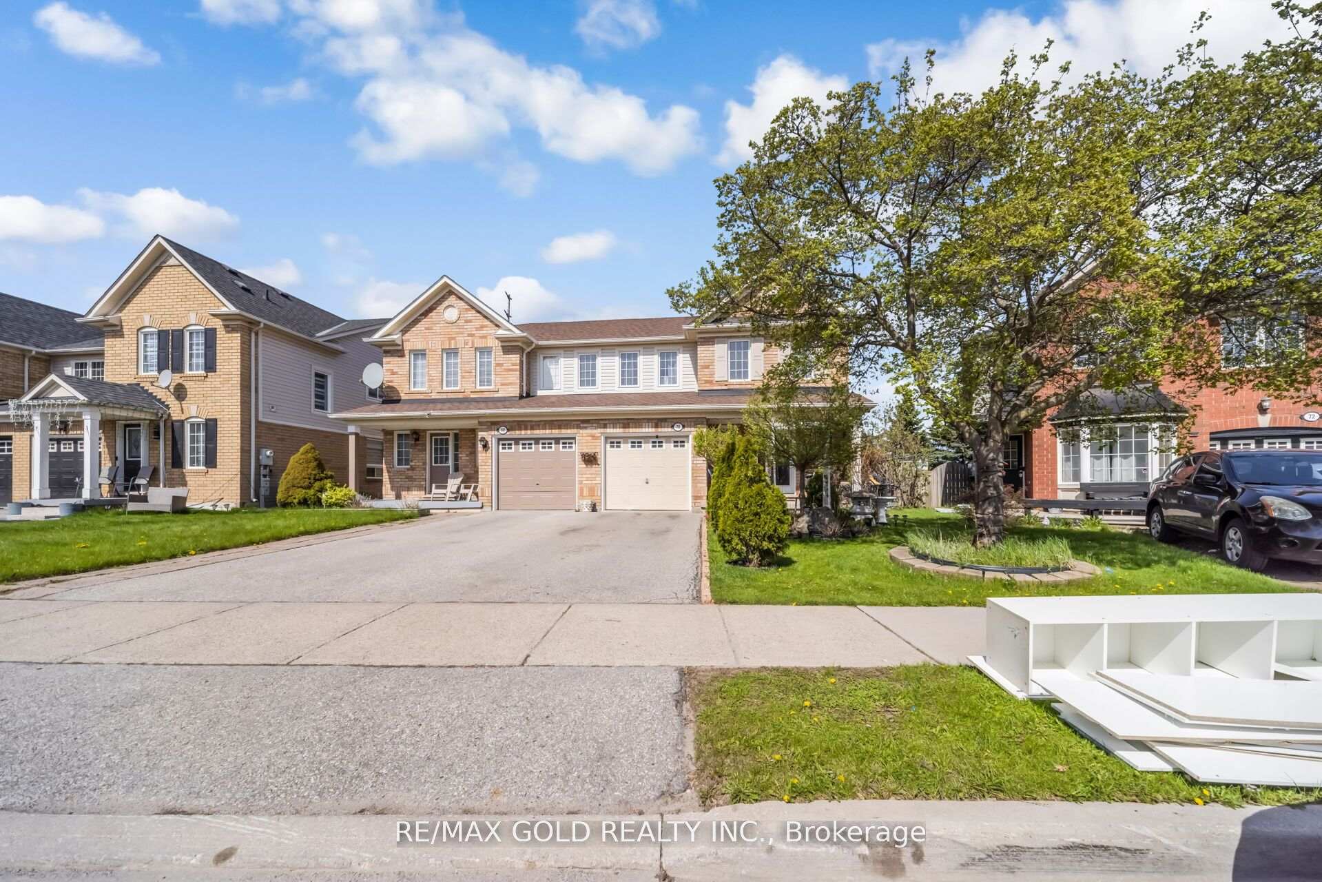 Photo 2 of 70 Sweetwood Circle, Brampton, Fletcher's Meadow — HOMEH