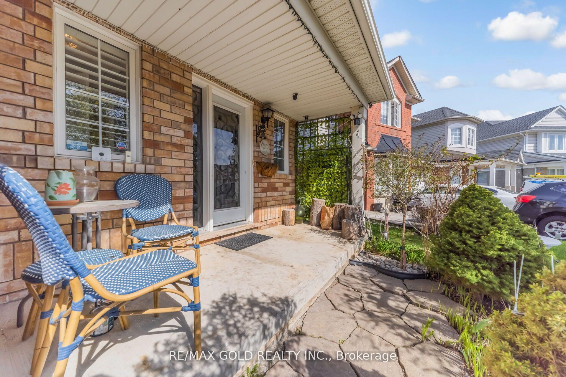 Photo 4 of 70 Sweetwood Circle, Brampton, Fletcher's Meadow — HOMEH
