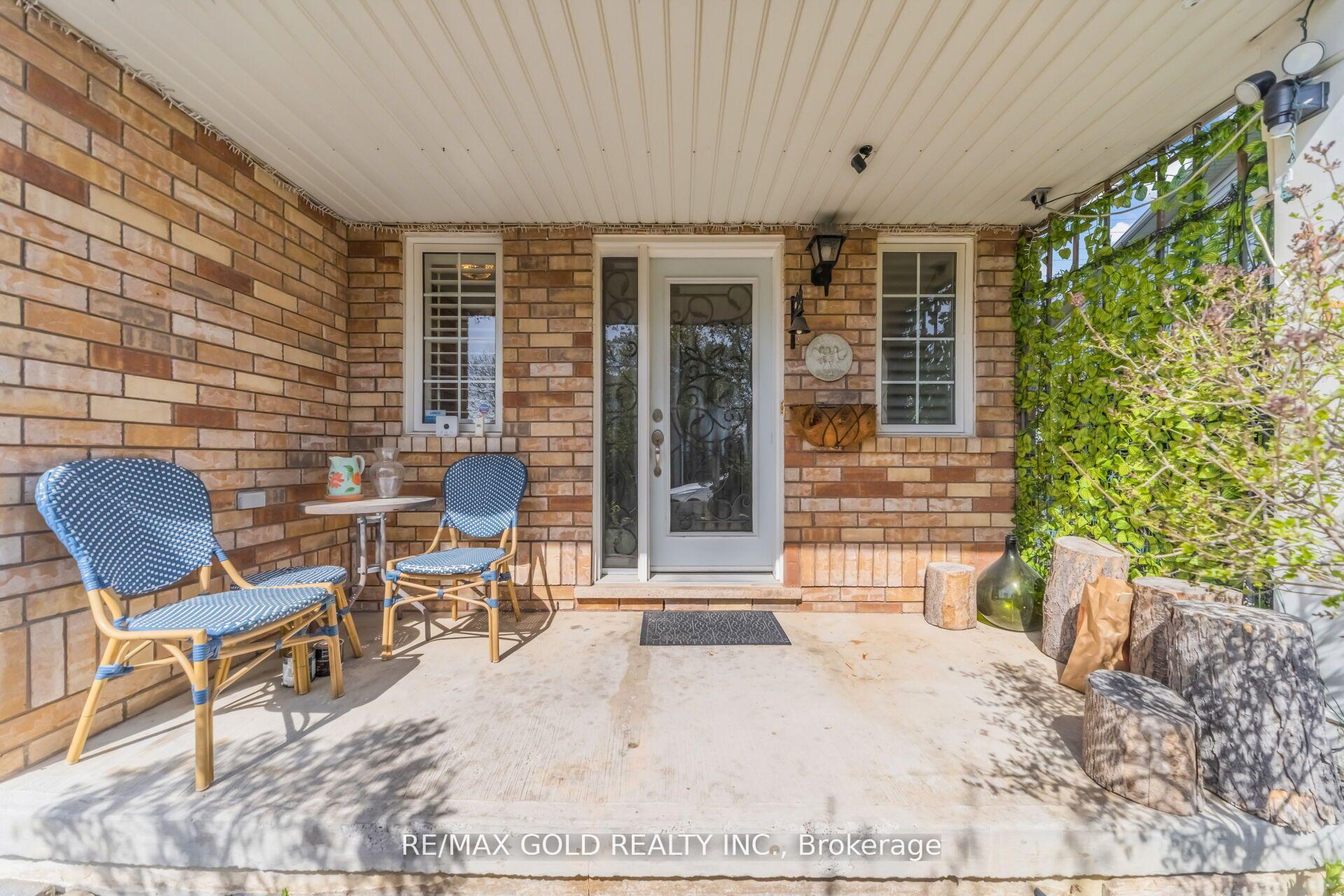 Photo 5 of 70 Sweetwood Circle, Brampton, Fletcher's Meadow — HOMEH