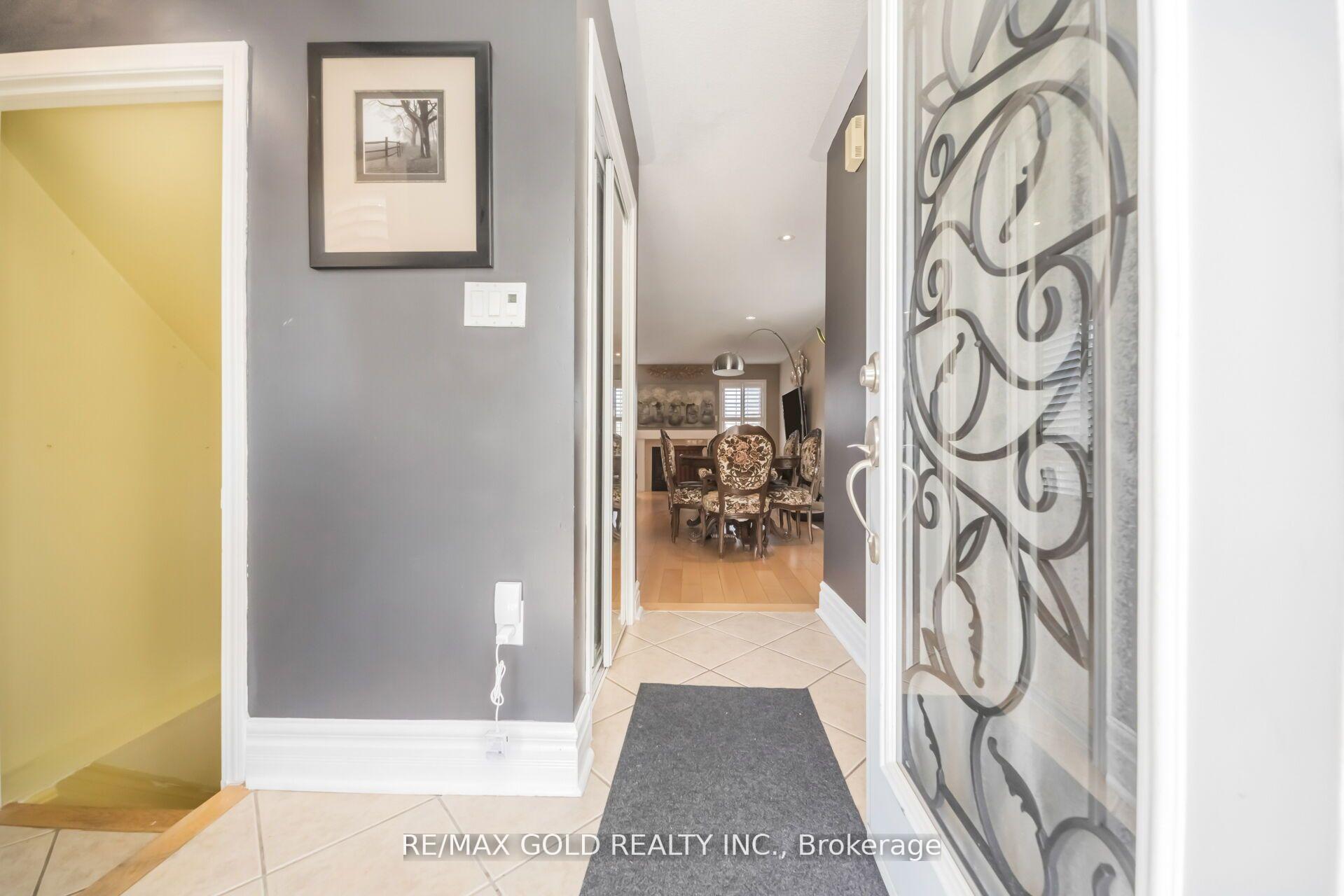 Photo 6 of 70 Sweetwood Circle, Brampton, Fletcher's Meadow — HOMEH