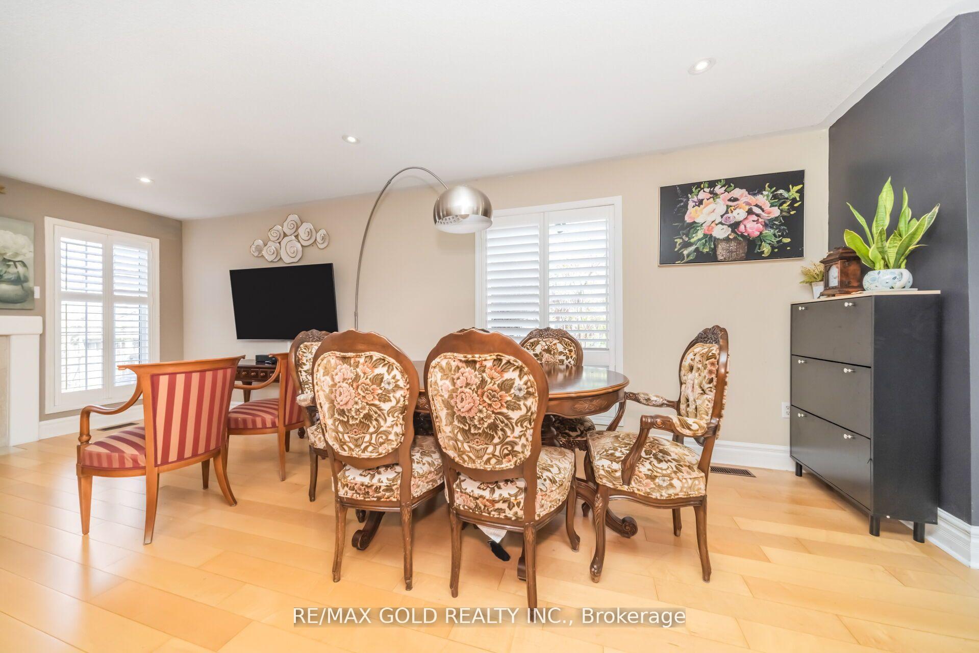 Photo 9 of 70 Sweetwood Circle, Brampton, Fletcher's Meadow — HOMEH