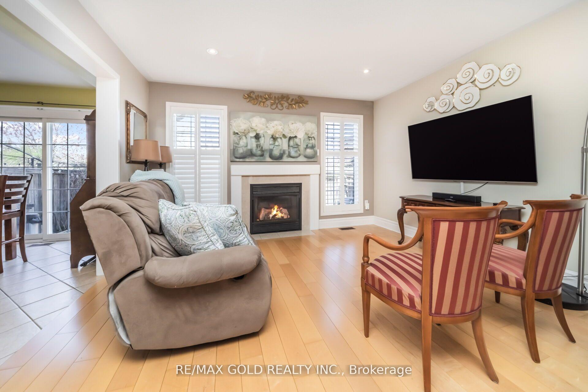 Photo 11 of 70 Sweetwood Circle, Brampton, Fletcher's Meadow — HOMEH