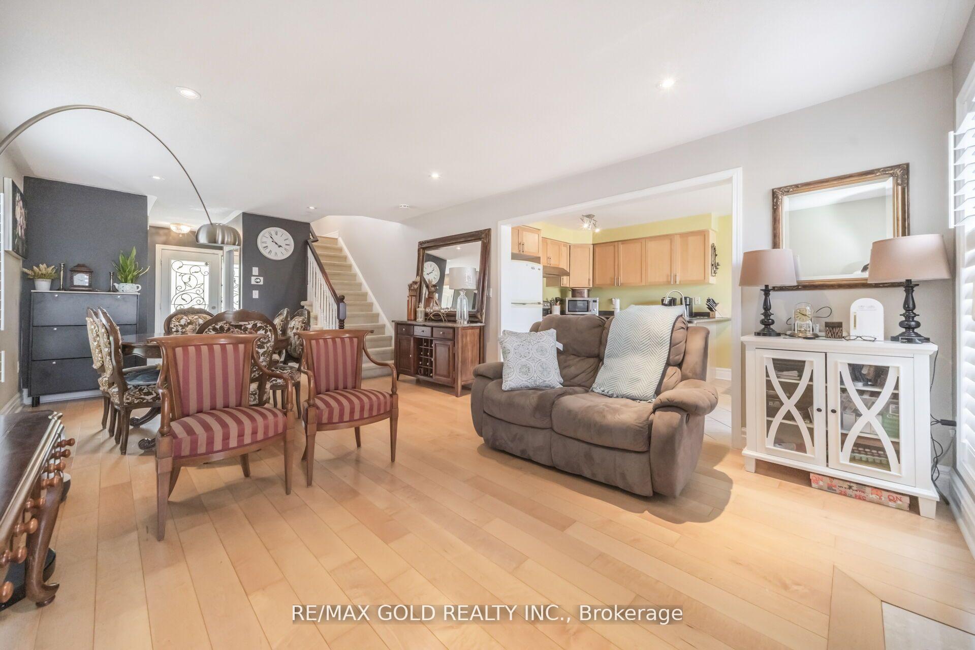 Photo 13 of 70 Sweetwood Circle, Brampton, Fletcher's Meadow — HOMEH