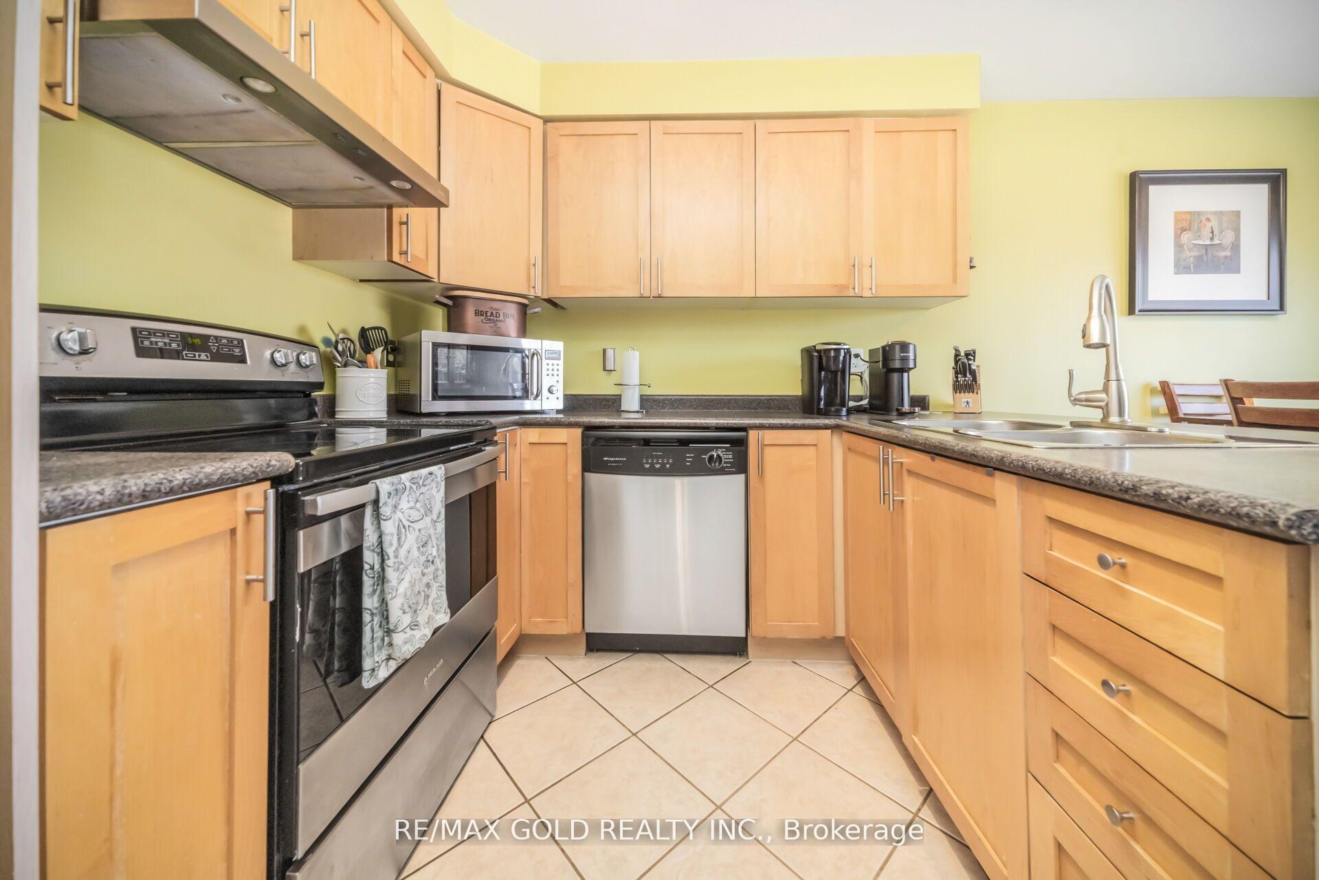 Photo 16 of 70 Sweetwood Circle, Brampton, Fletcher's Meadow — HOMEH