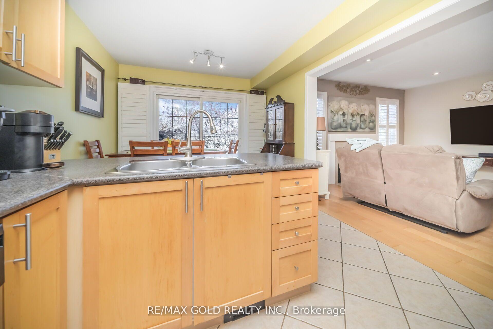 Photo 17 of 70 Sweetwood Circle, Brampton, Fletcher's Meadow — HOMEH