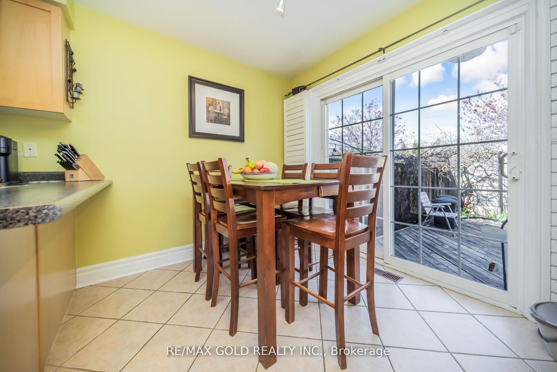 Photo 18 of 70 Sweetwood Circle, Brampton, Fletcher's Meadow — HOMEH