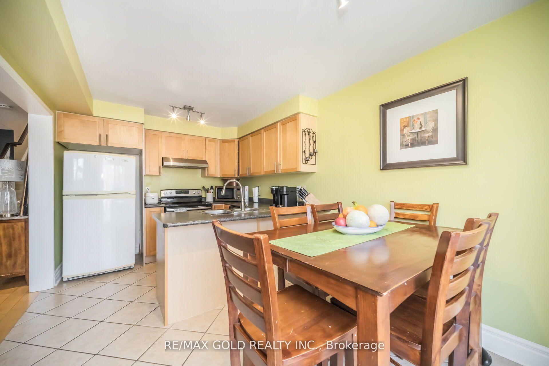 Photo 19 of 70 Sweetwood Circle, Brampton, Fletcher's Meadow — HOMEH