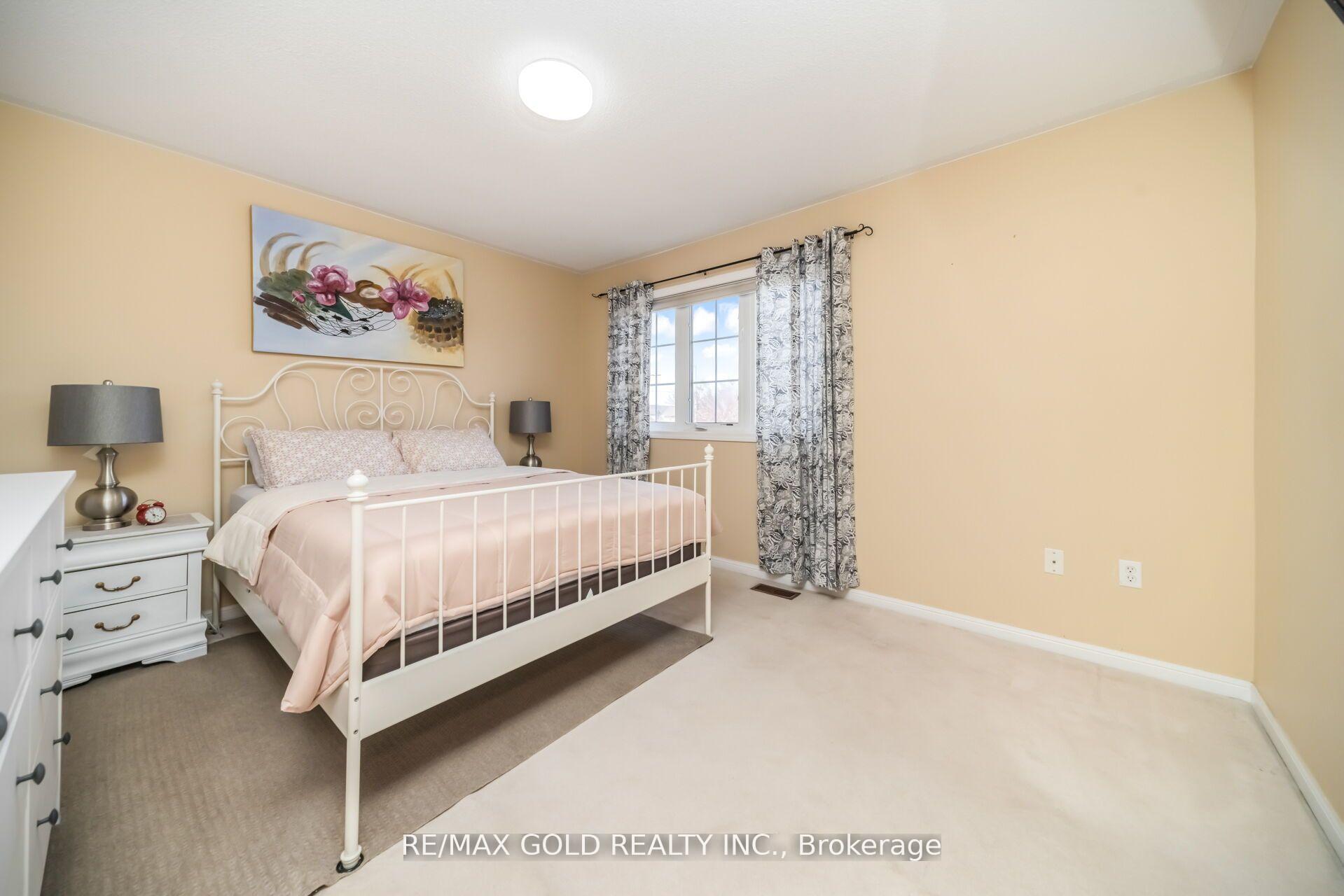 Photo 23 of 70 Sweetwood Circle, Brampton, Fletcher's Meadow — HOMEH