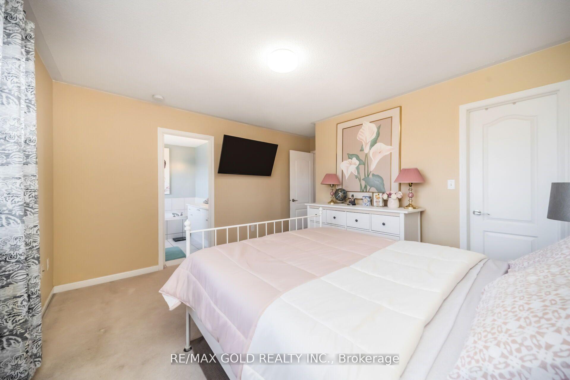 Photo 25 of 70 Sweetwood Circle, Brampton, Fletcher's Meadow — HOMEH