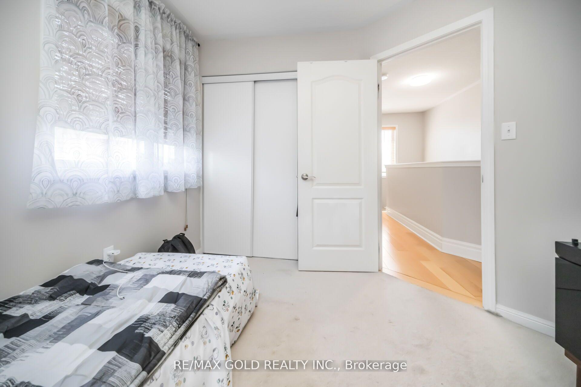 Photo 33 of 70 Sweetwood Circle, Brampton, Fletcher's Meadow — HOMEH