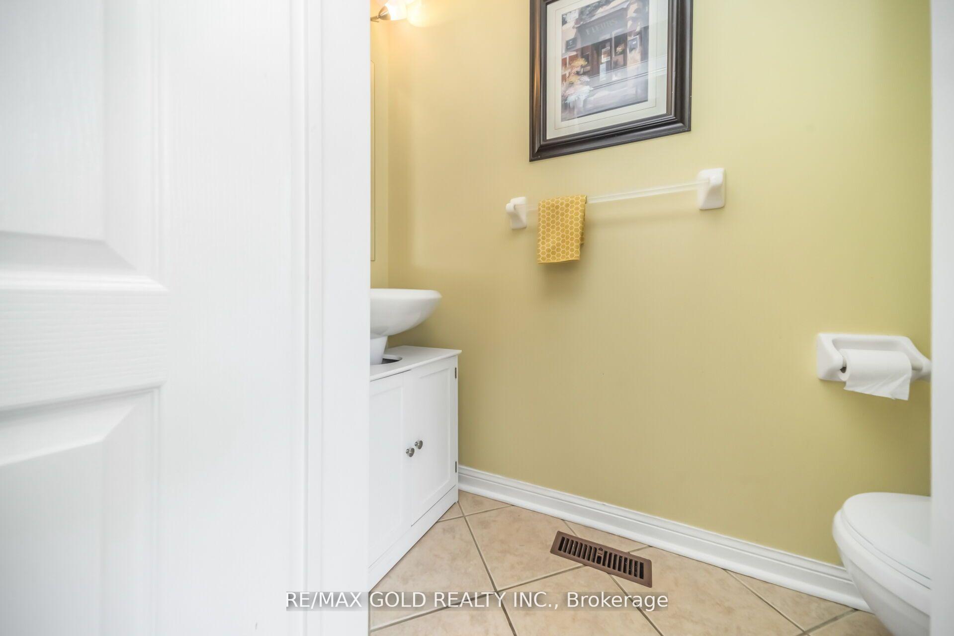 Photo 35 of 70 Sweetwood Circle, Brampton, Fletcher's Meadow — HOMEH