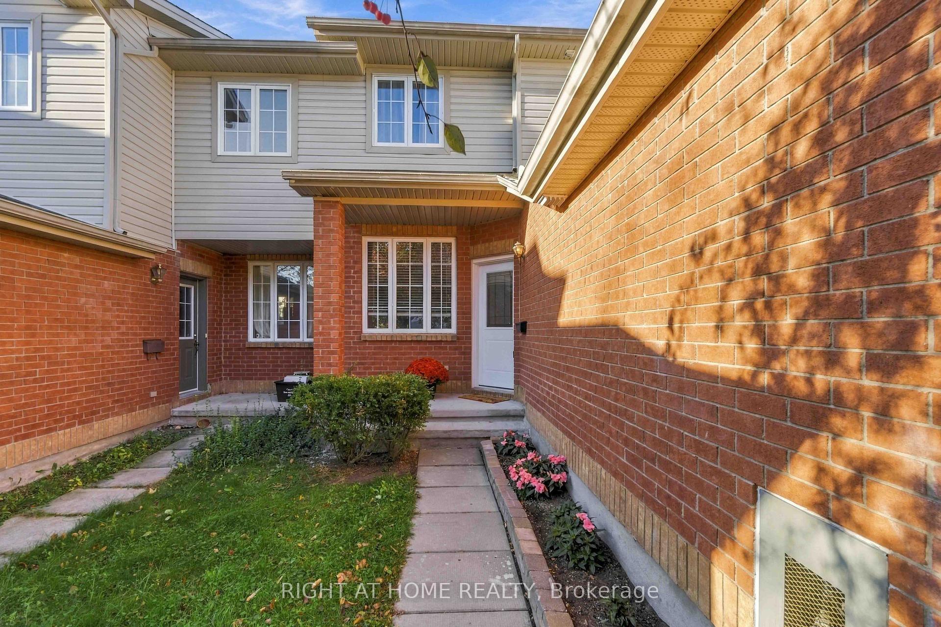 Photo 3 of 161 Kinross Private, Ottawa, Kanata - Morgan's Grant/South March — HOMEH