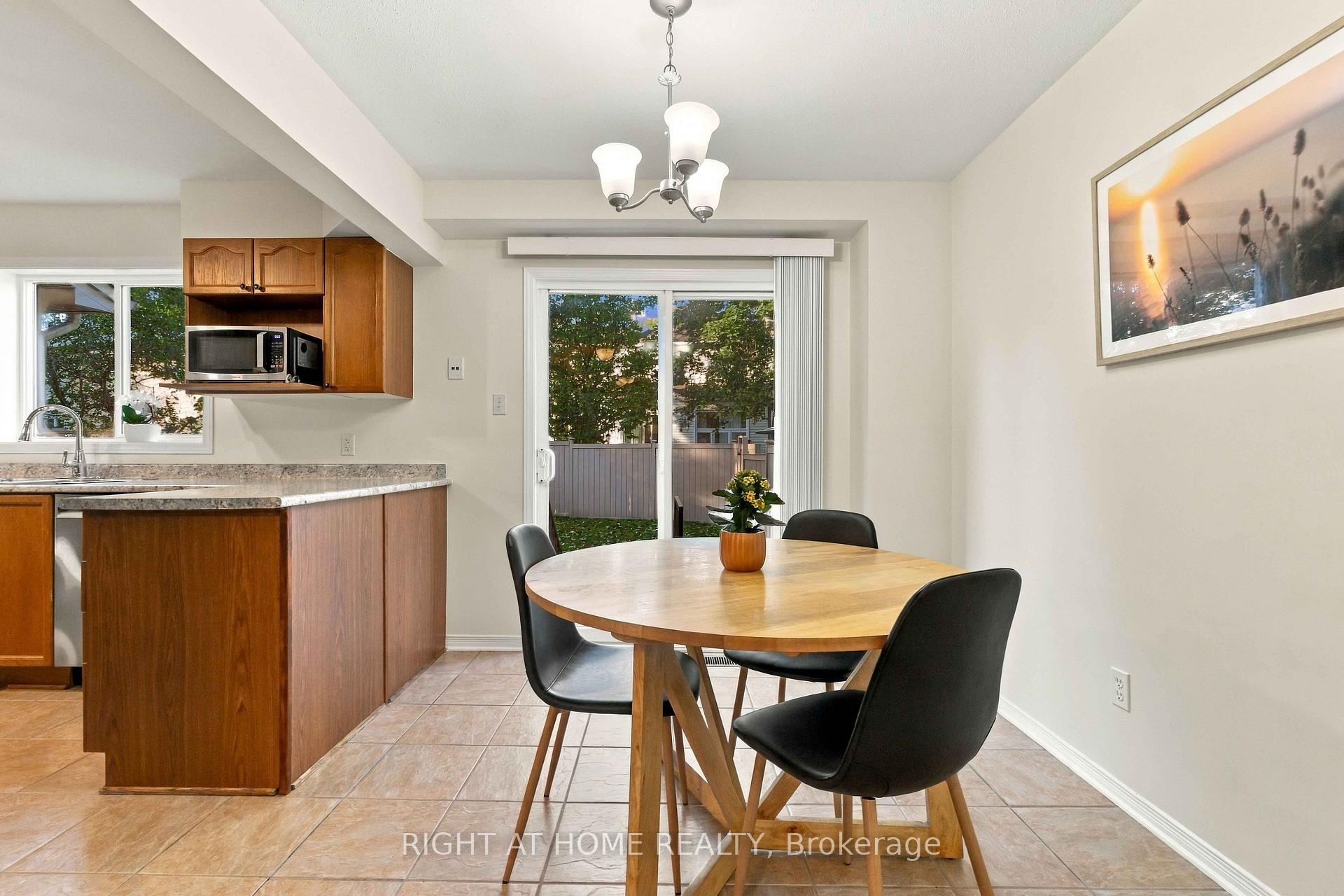 Photo 10 of 161 Kinross Private, Ottawa, Kanata - Morgan's Grant/South March — HOMEH