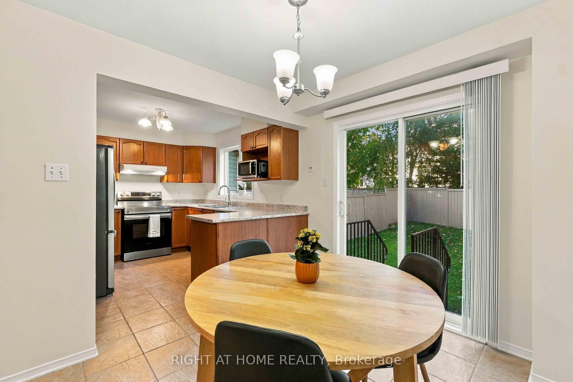 Photo 12 of 161 Kinross Private, Ottawa, Kanata - Morgan's Grant/South March — HOMEH