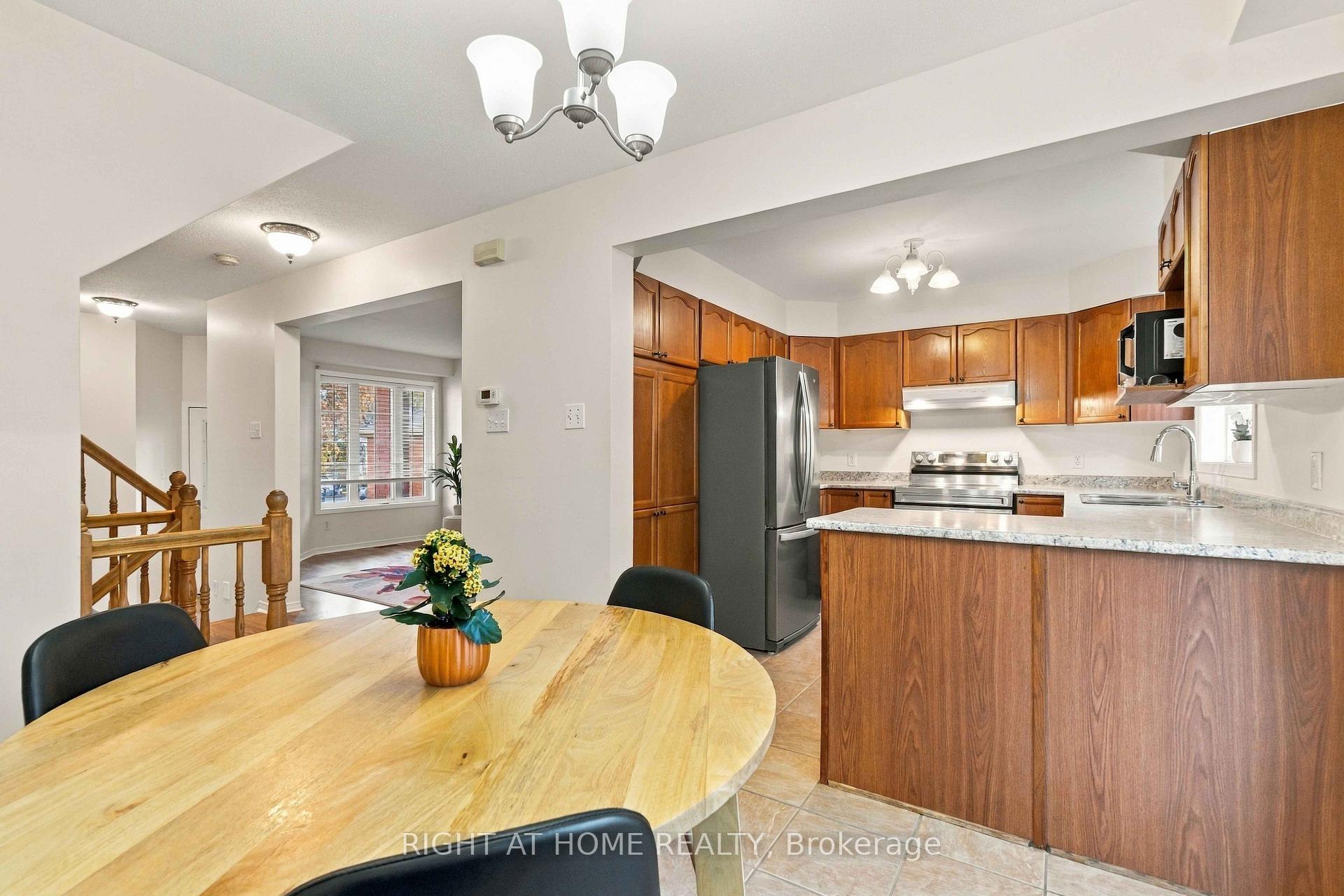 Photo 13 of 161 Kinross Private, Ottawa, Kanata - Morgan's Grant/South March — HOMEH