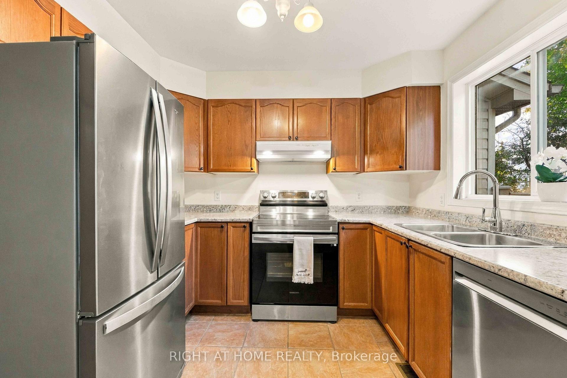 Photo 14 of 161 Kinross Private, Ottawa, Kanata - Morgan's Grant/South March — HOMEH