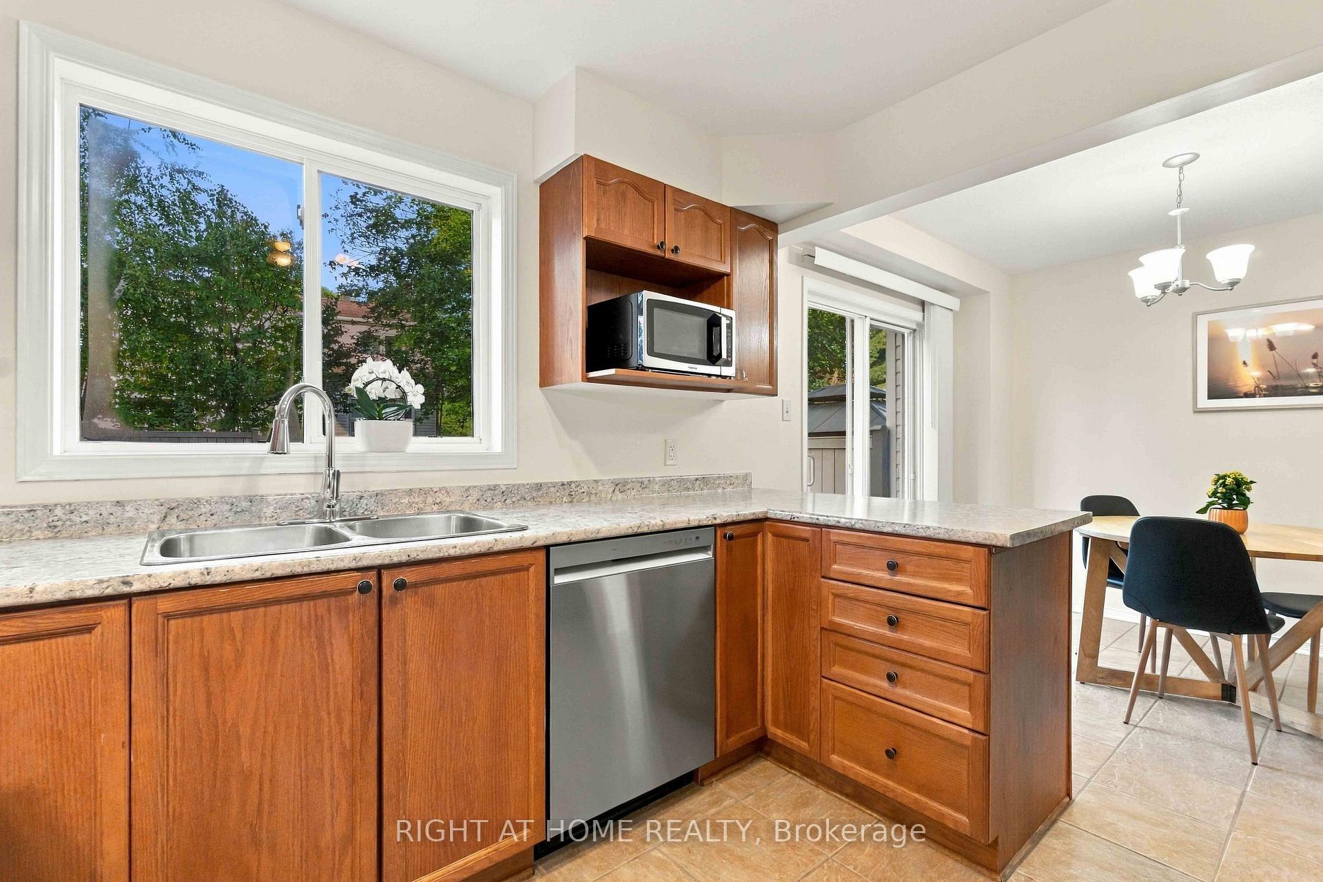 Photo 15 of 161 Kinross Private, Ottawa, Kanata - Morgan's Grant/South March — HOMEH