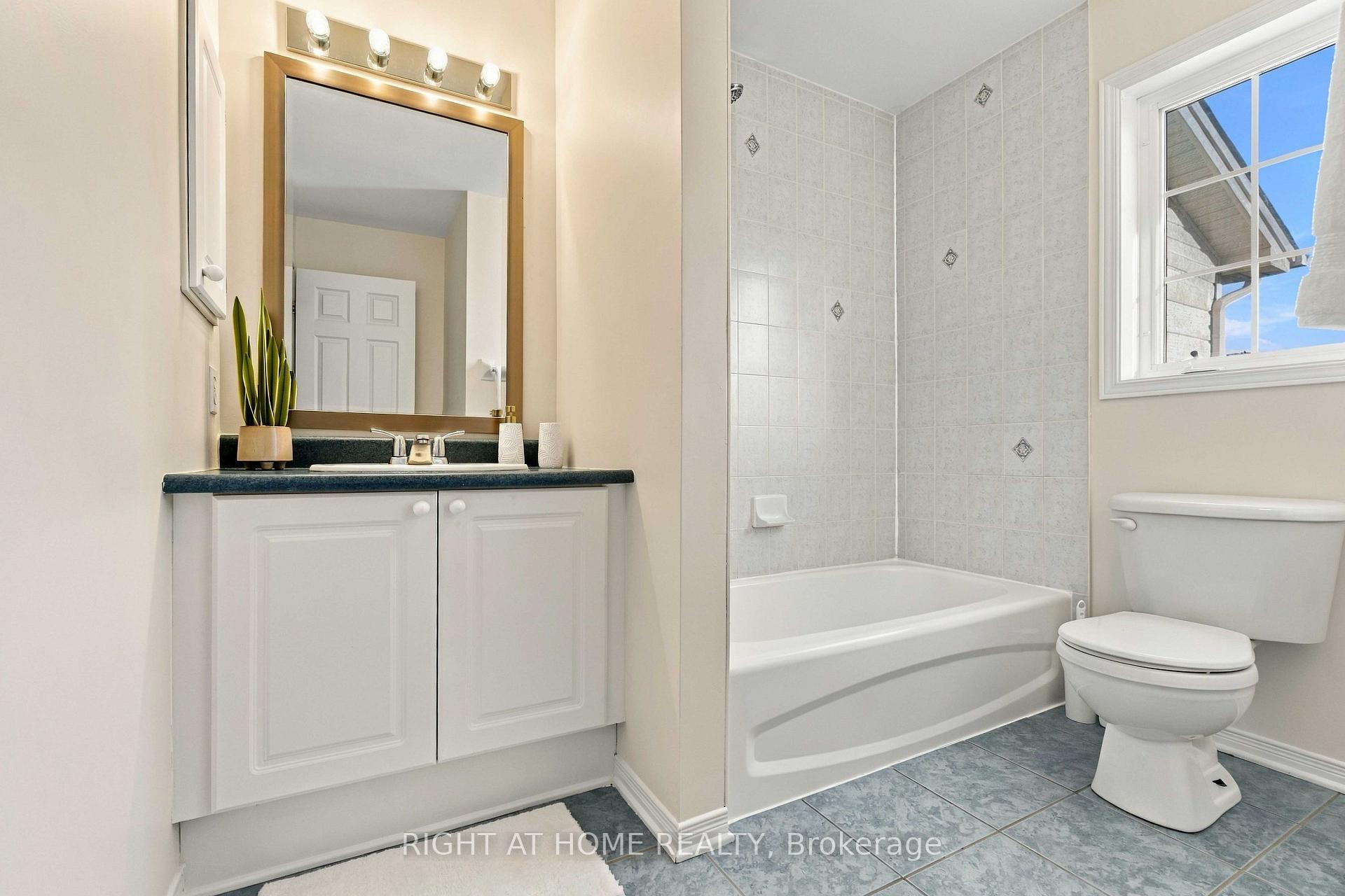 Photo 24 of 161 Kinross Private, Ottawa, Kanata - Morgan's Grant/South March — HOMEH