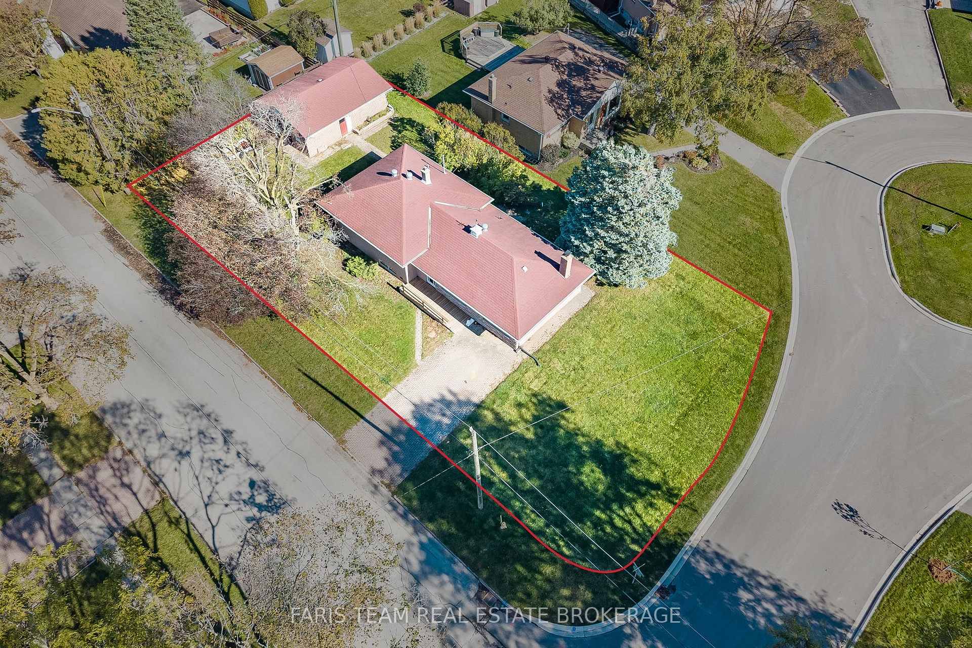 Photo 2 of 82 Oakley Park Square, Barrie, Wellington — HOMEH