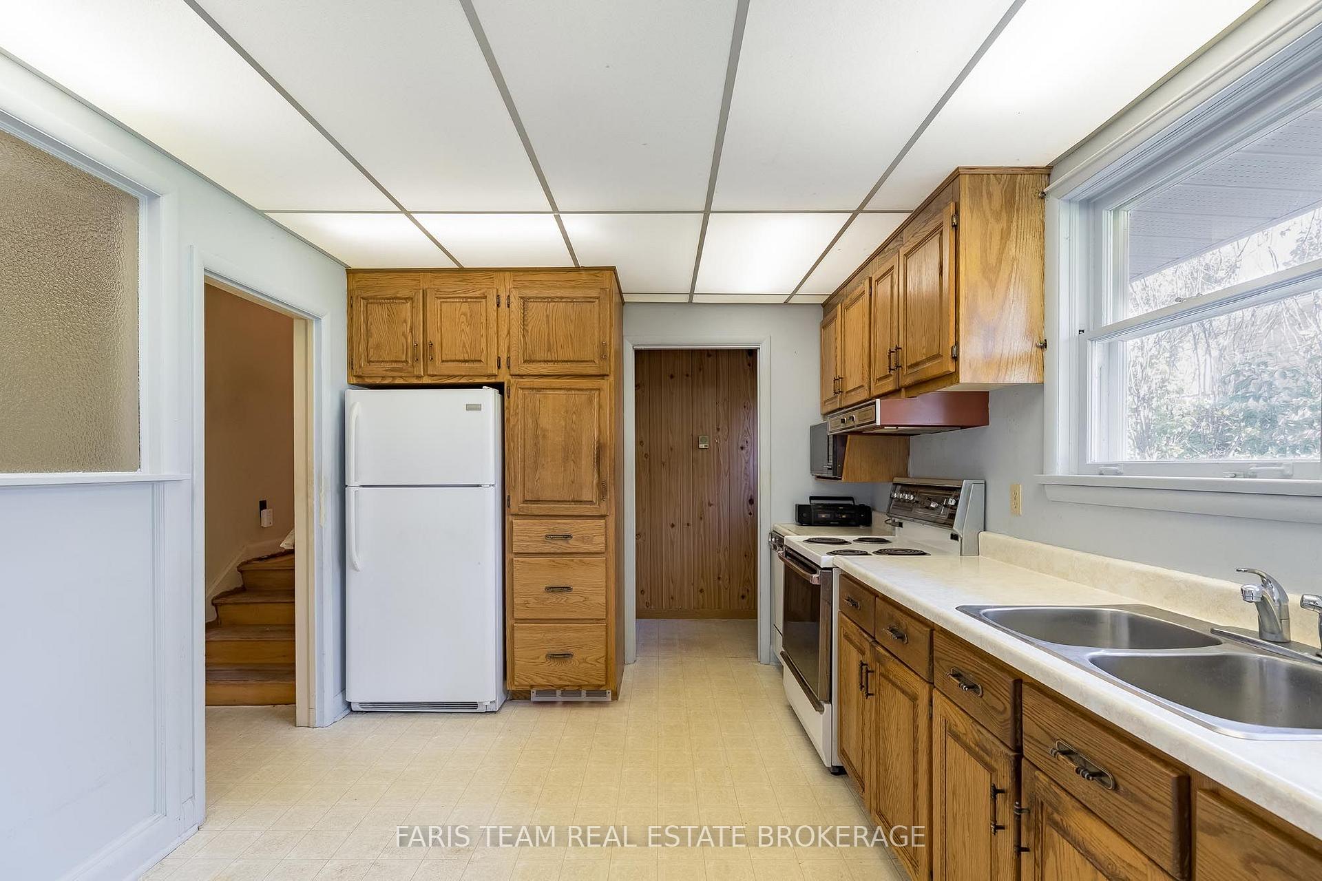 Photo 5 of 82 Oakley Park Square, Barrie, Wellington — HOMEH