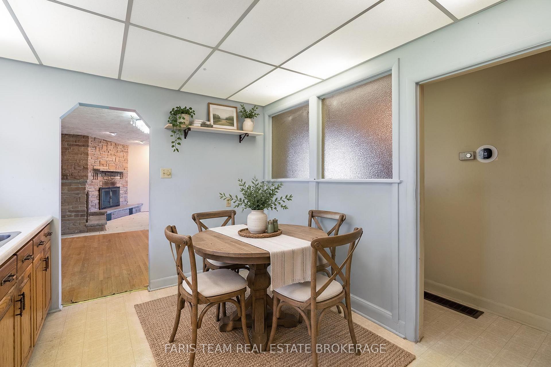 Photo 6 of 82 Oakley Park Square, Barrie, Wellington — HOMEH
