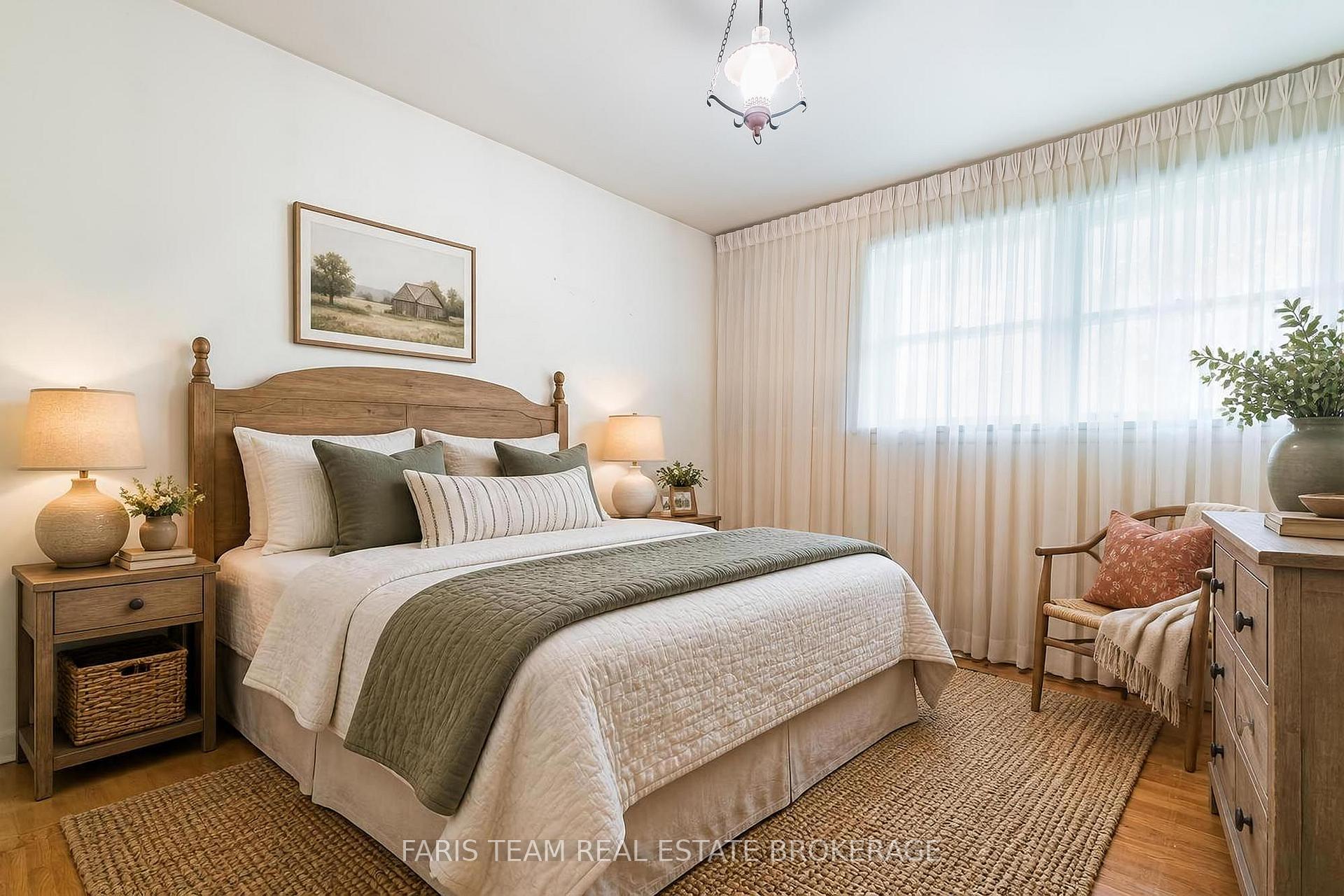 Photo 10 of 82 Oakley Park Square, Barrie, Wellington — HOMEH