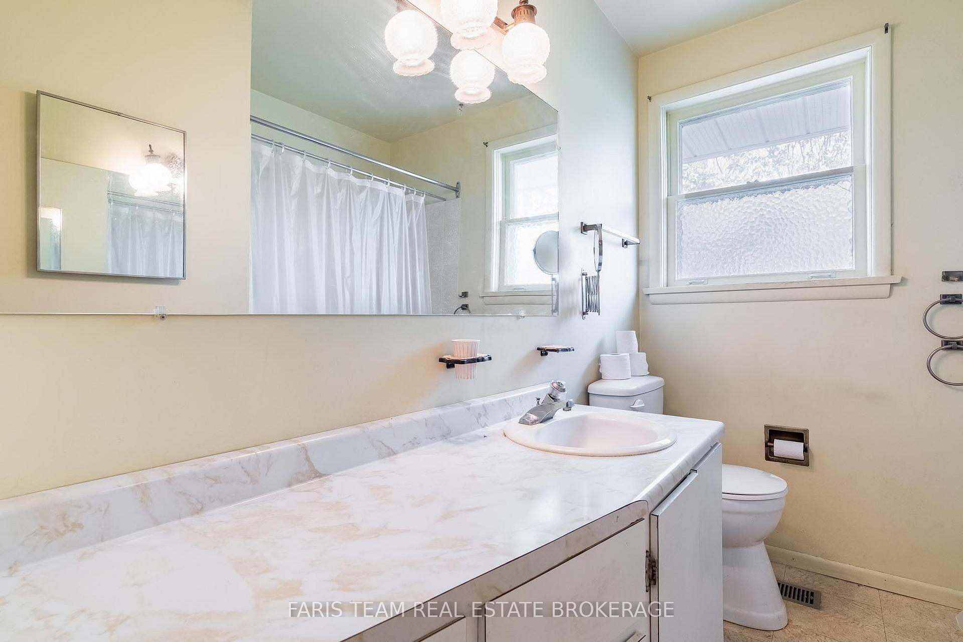 Photo 12 of 82 Oakley Park Square, Barrie, Wellington — HOMEH