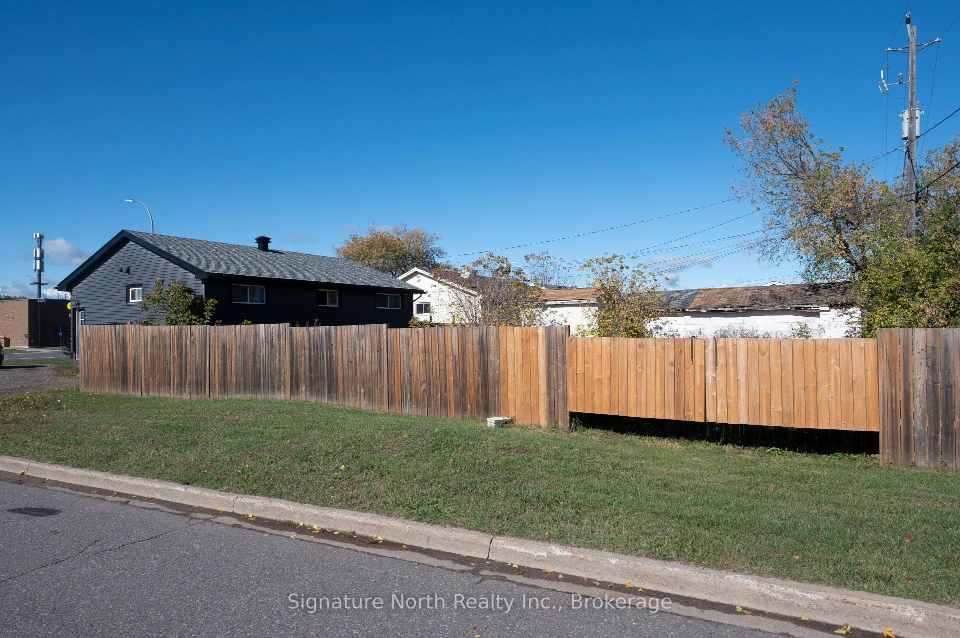 Photo 11 of 420 Edward Street N, Thunder Bay, Northwood Park — HOMEH