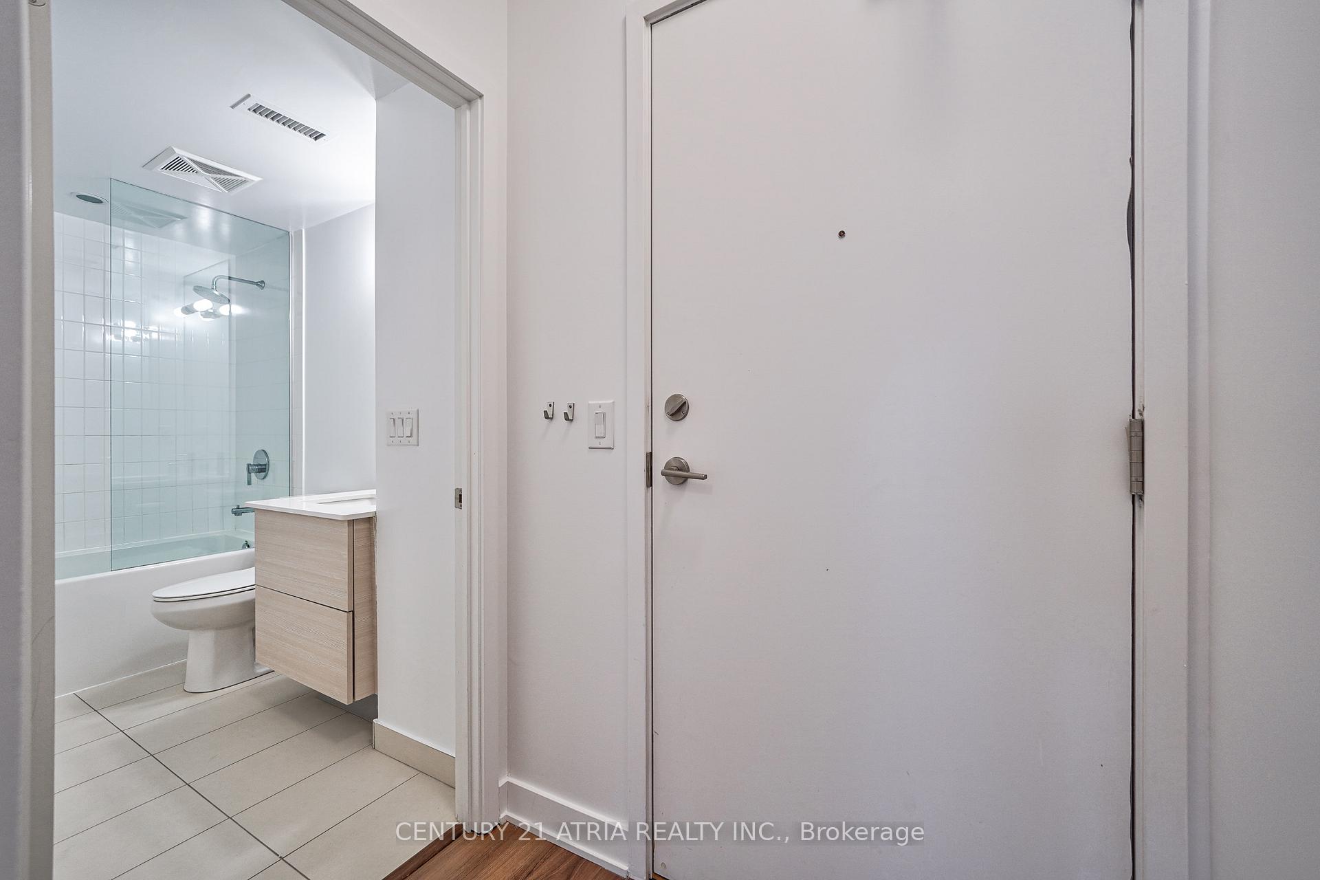 Photo 8 of Unit 1003, 210 Simcoe Street, Toronto, Kensington-Chinatown — HOMEH