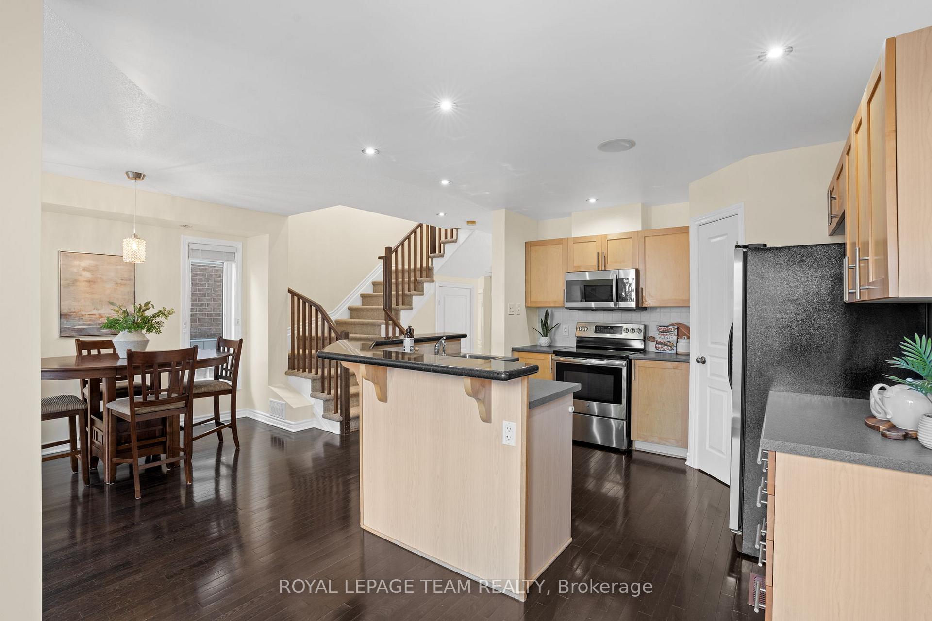 Photo 10 of 447 Grey Seal Circle, Ottawa, Riverside South/Gloucester Glen — HOMEH