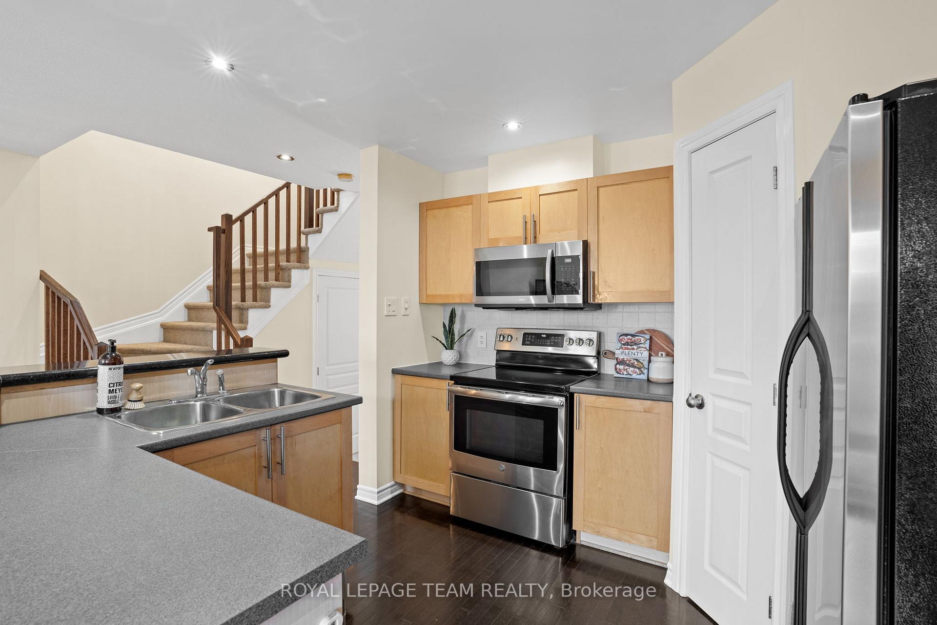 Photo 11 of 447 Grey Seal Circle, Ottawa, Riverside South/Gloucester Glen — HOMEH