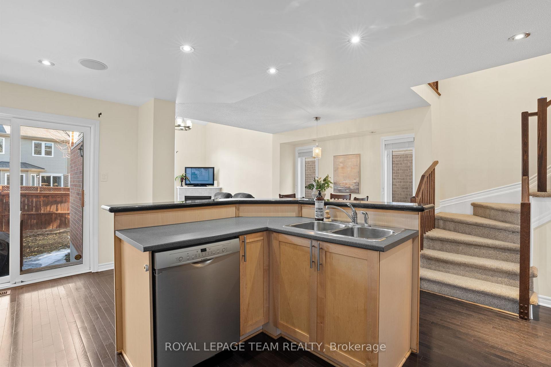 Photo 12 of 447 Grey Seal Circle, Ottawa, Riverside South/Gloucester Glen — HOMEH