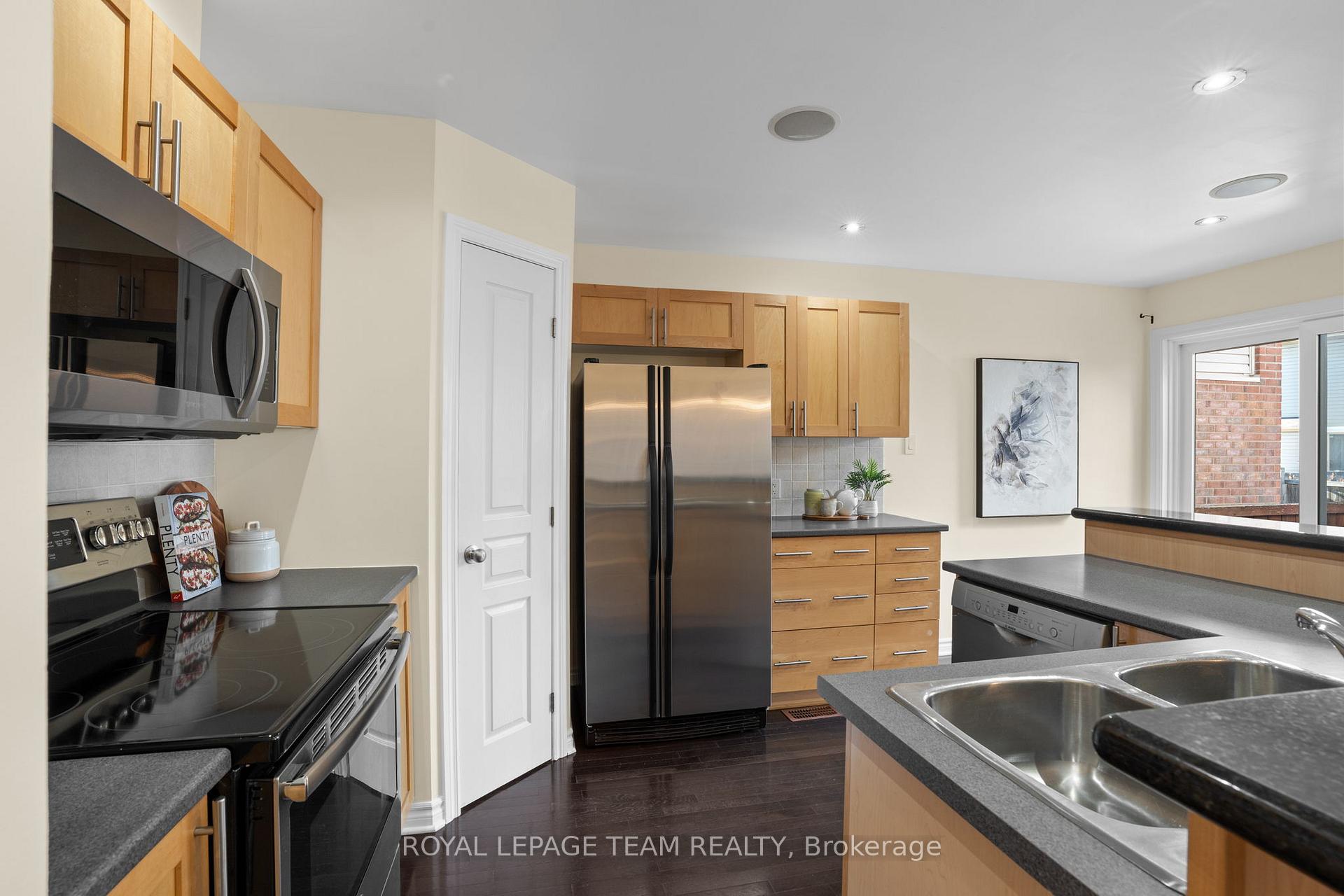Photo 13 of 447 Grey Seal Circle, Ottawa, Riverside South/Gloucester Glen — HOMEH