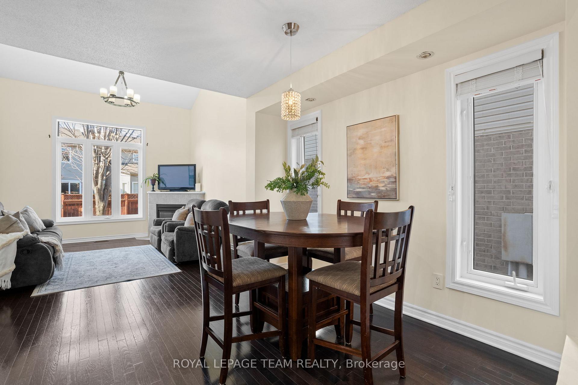Photo 14 of 447 Grey Seal Circle, Ottawa, Riverside South/Gloucester Glen — HOMEH