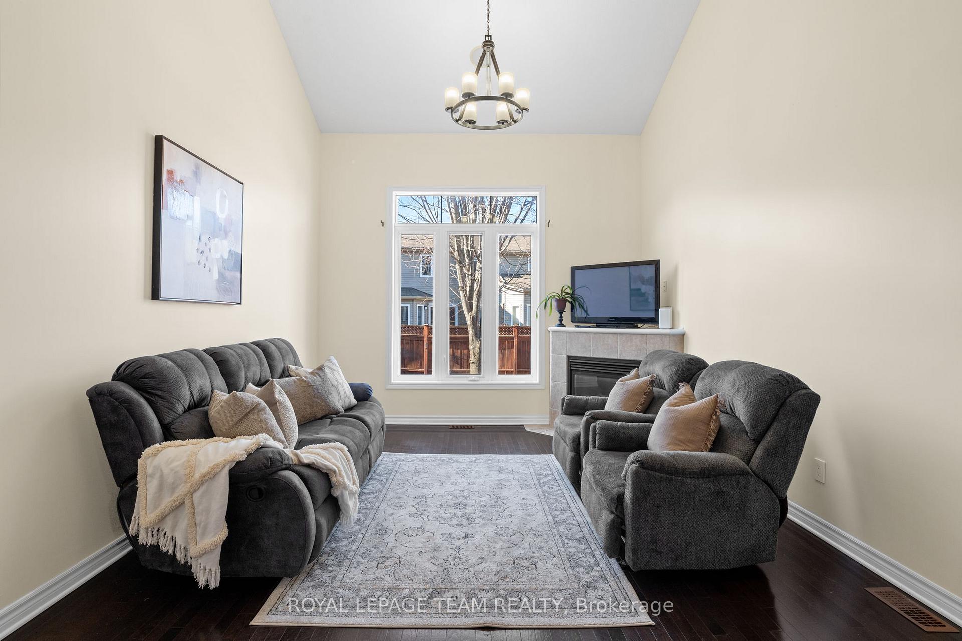Photo 16 of 447 Grey Seal Circle, Ottawa, Riverside South/Gloucester Glen — HOMEH