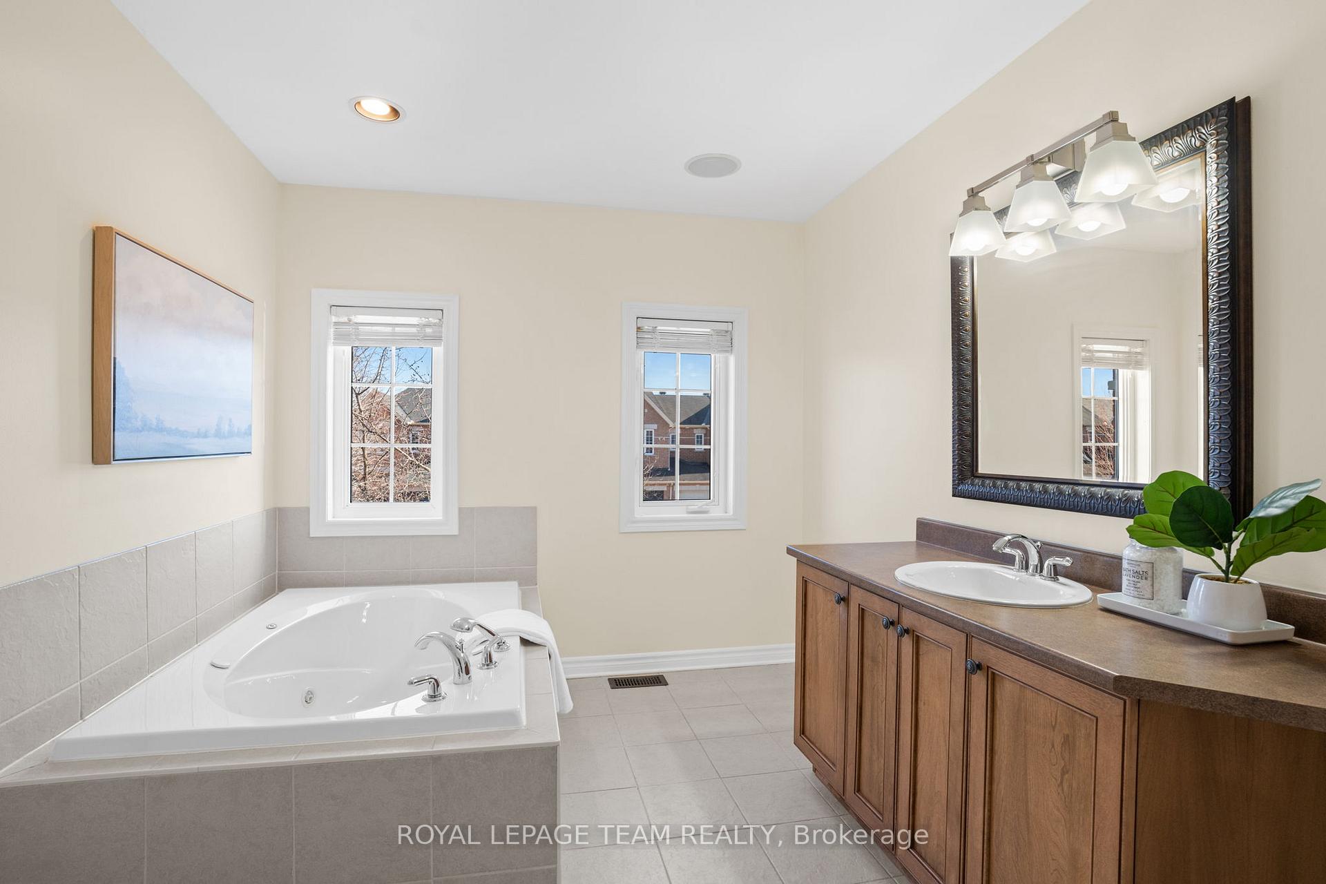 Photo 22 of 447 Grey Seal Circle, Ottawa, Riverside South/Gloucester Glen — HOMEH