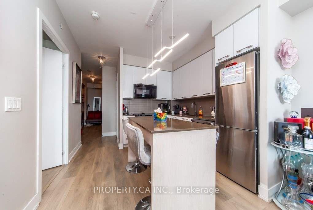 Photo 5 of Unit 906, 9471 Yonge Street, Richmond Hill, Observatory — HOMEH