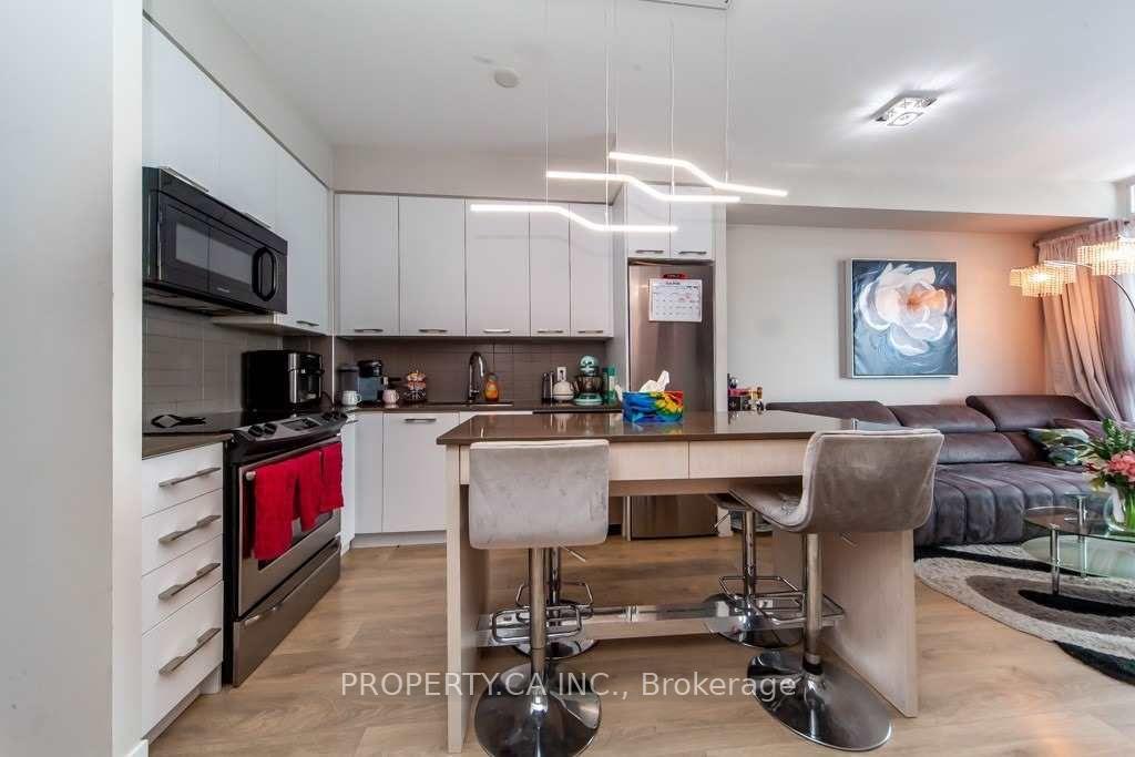 Photo 6 of Unit 906, 9471 Yonge Street, Richmond Hill, Observatory — HOMEH
