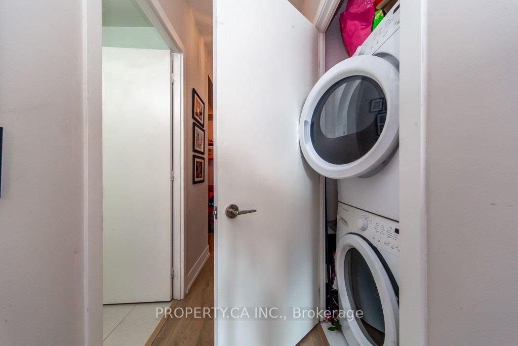 Photo 10 of Unit 906, 9471 Yonge Street, Richmond Hill, Observatory — HOMEH