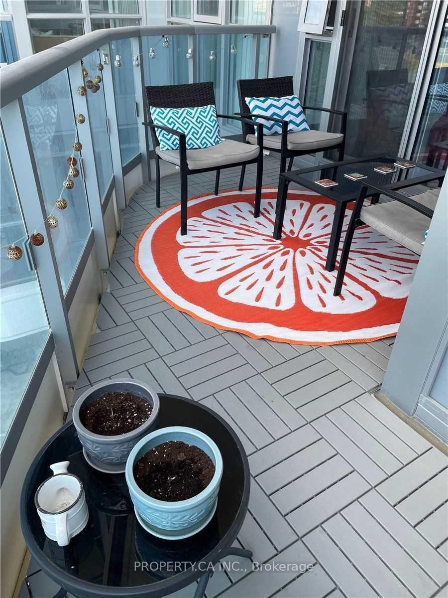 Photo 12 of Unit 906, 9471 Yonge Street, Richmond Hill, Observatory — HOMEH