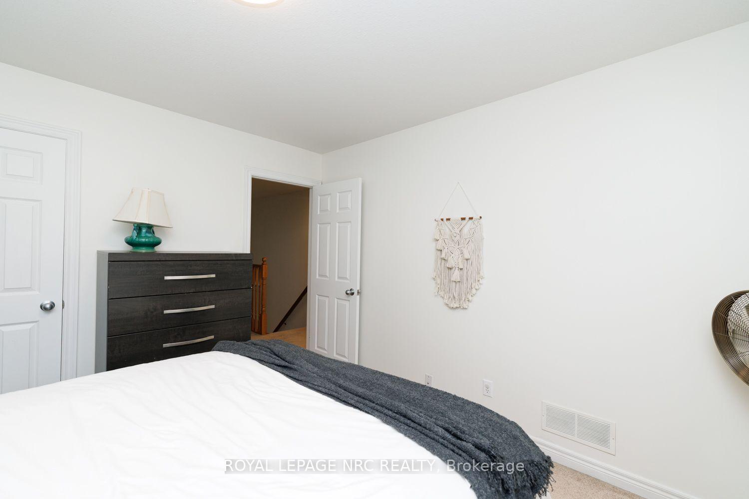Photo 31 of 399 Autumn Crescent, Welland, West Welland — HOMEH